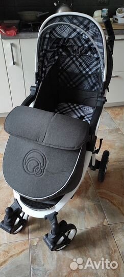 Прогулочная коляска с надувными колесами