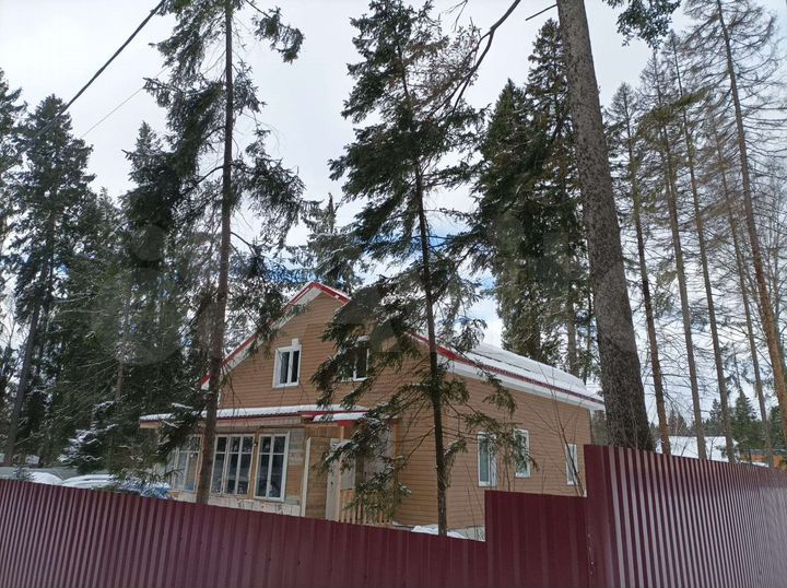 Дом 191 м² на участке 9 сот.
