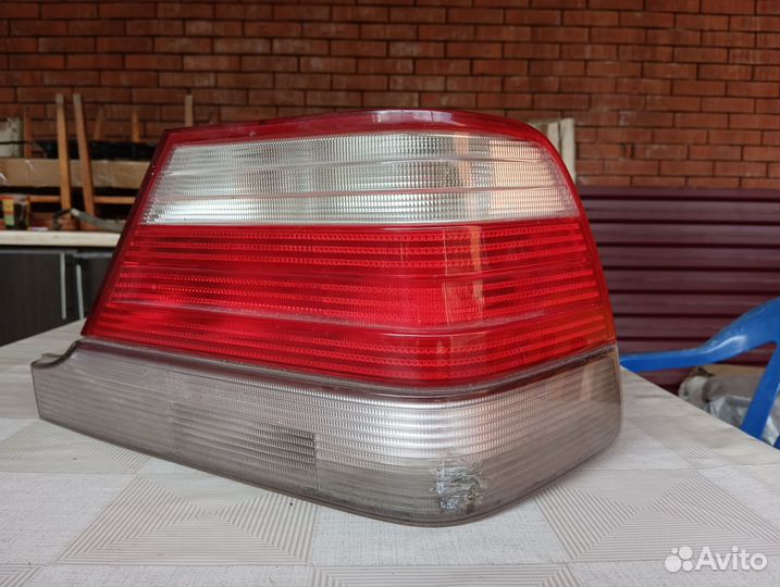 Фонарь задний Mercedes w140