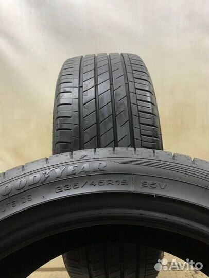 Goodyear EfficientGrip Performance 235/45 R19 95V