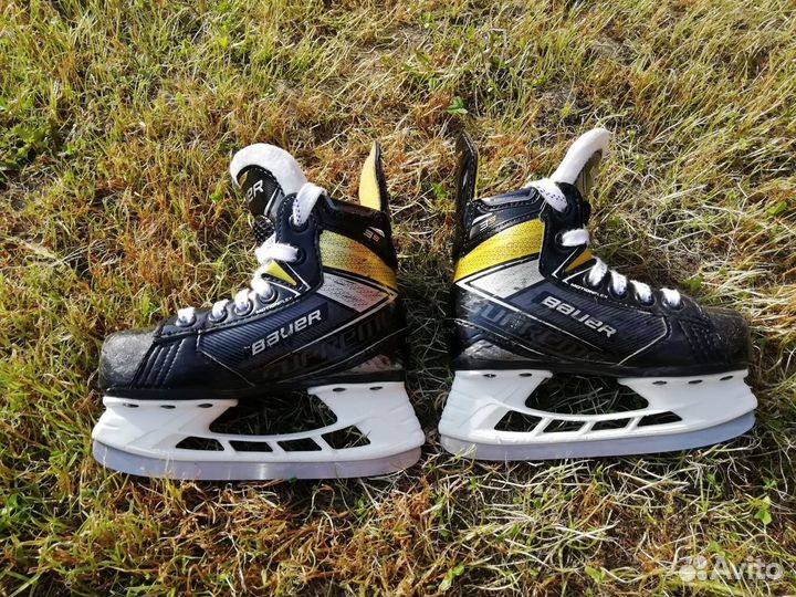 Хоккейные коньки Bauer Supreme 3 S, размер Yth 9 D