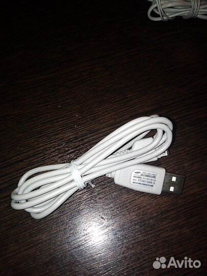 Зарядник, наушники и кабель от samsung L600