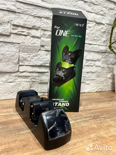 Зарядная станция для геймпадов Xbox One + 2 аккума