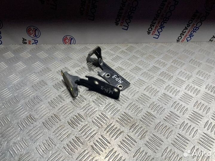 Петля капота Mitsubishi Pajero (V60) III (1999–200