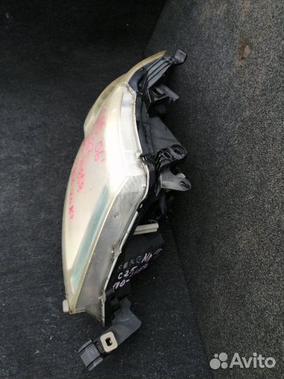 Фара правая Nissan Serena C25