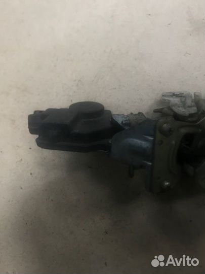 Замок двери задний правый Mitsubishi Galant EA1