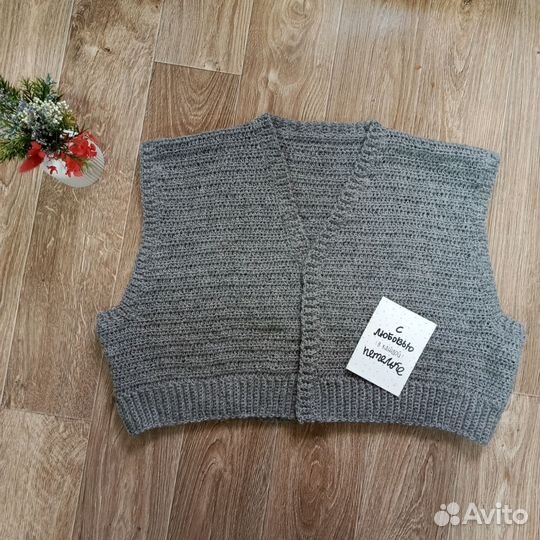 Жилетка женская вязаная