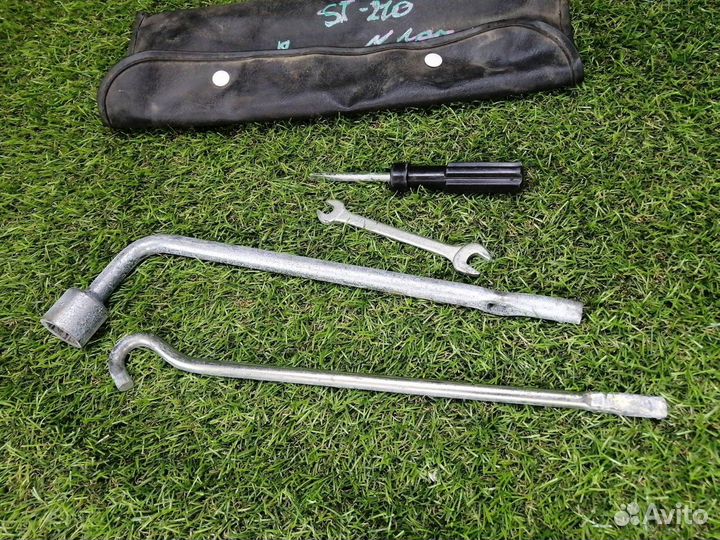 Набор инструментов Toyota Corona Premio ST210