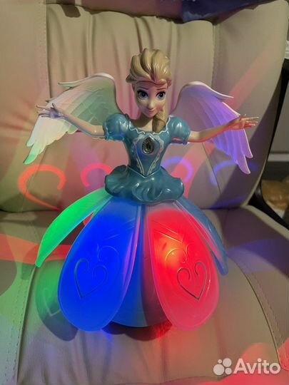 Кукла Эльза. Игрушка музыкальная