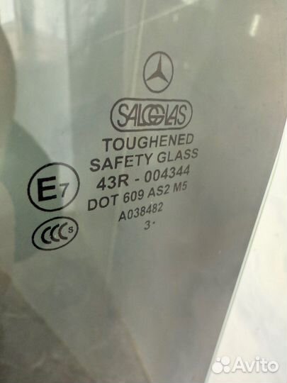 Стекло двери переднее правое Mercedes-Benz G-Class