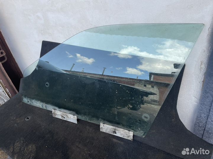 Стекло двери передее левое BMW Е36