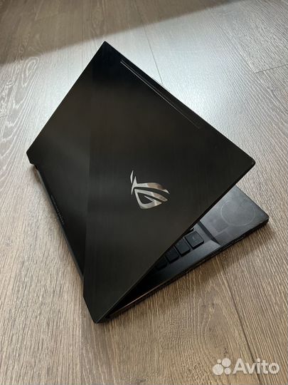 Игровой ноутбук Asus rog i7-8gen GTX 1070 8gb