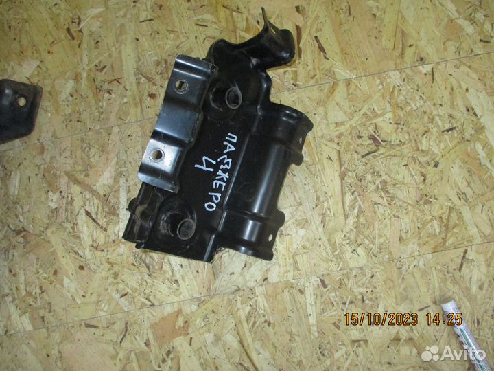 Кронштейн запасного колеса Митсубиси Паджеро 4