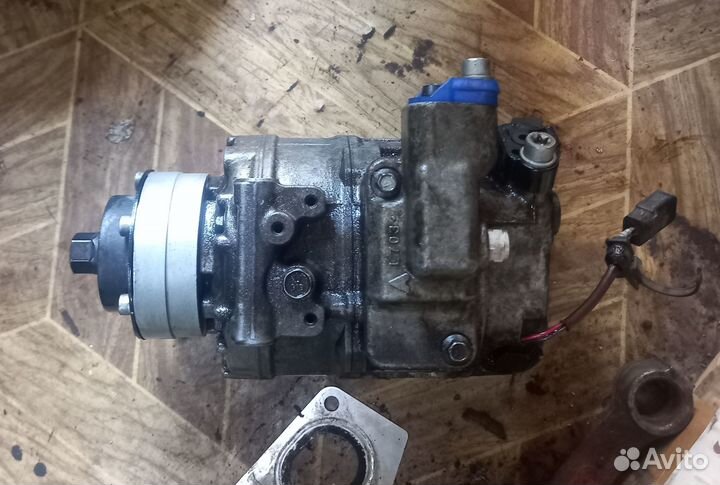 Компрессор кондиционера Audi A8 4e0260805am