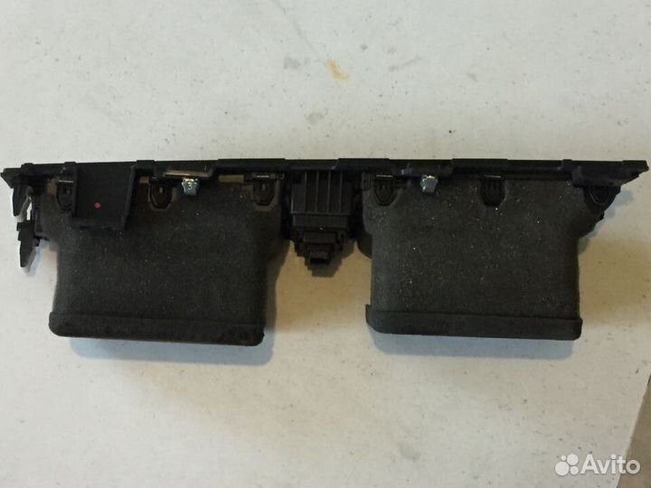 Дефлектор воздушный центральный Киа Рио Kia Rio 4