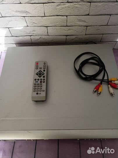 Видеомагнитофон и для кассет и для дисков