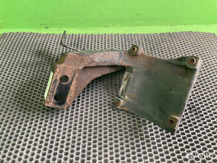 Кронштейн двигателя iveco stralis