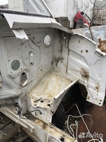 Передняя левая четверть VAG crafter 2013