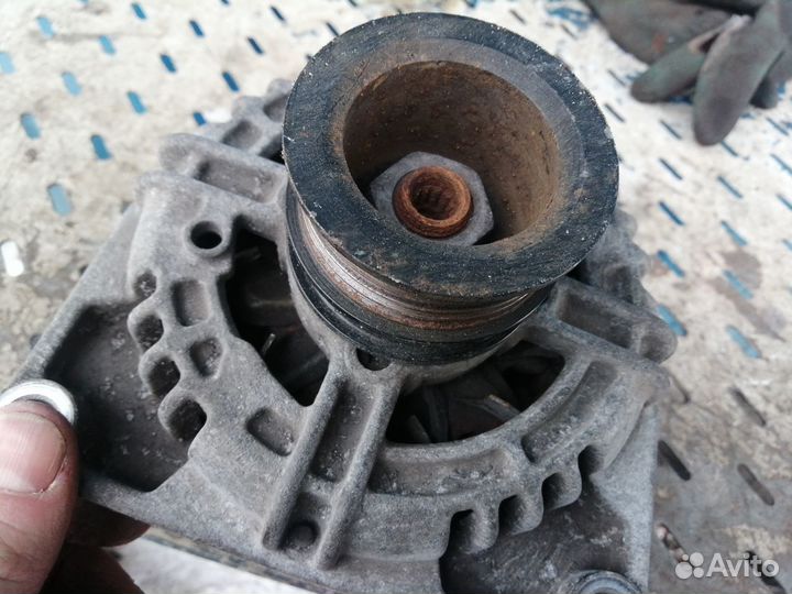 Генератор 13229984 Opel Zafira B Astra H