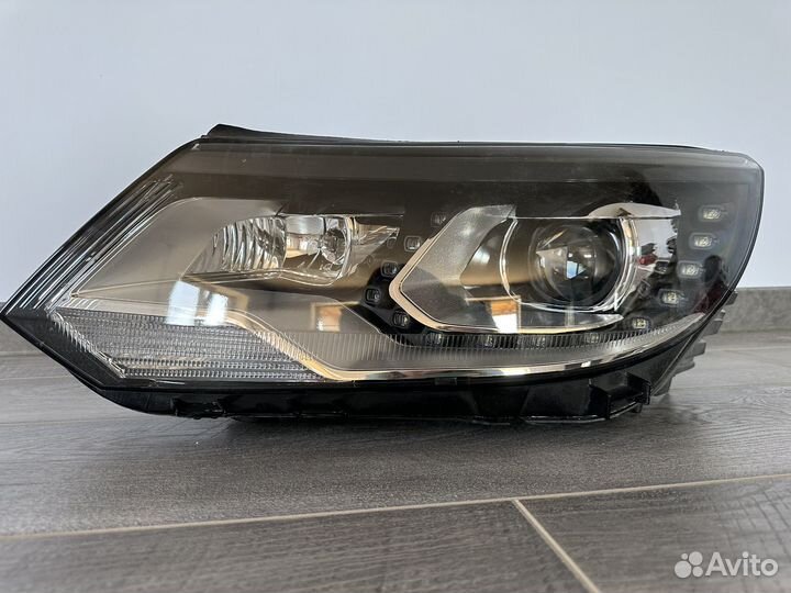 Фара галогенная Volkswagen Tiguan 2012 рестайлинг