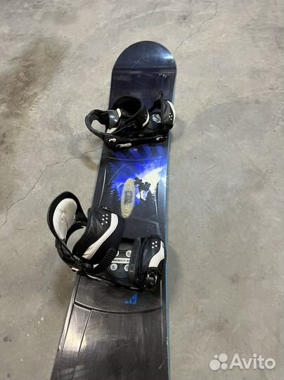 Сноуборд с креплениями и ботинками