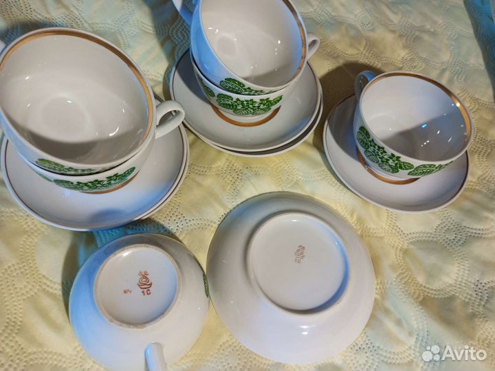 Чайные чашки с блюдцами