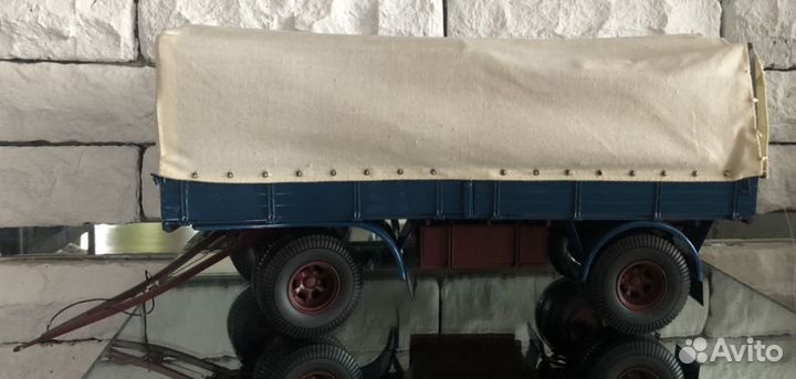 Модели грузовых автомобилей в масштабе 1/18, 1/16