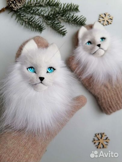 Звероварежки с белыми котиками