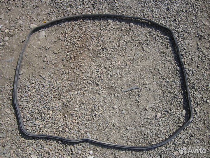 Уплотнитель дверного проёма задний левый Honda