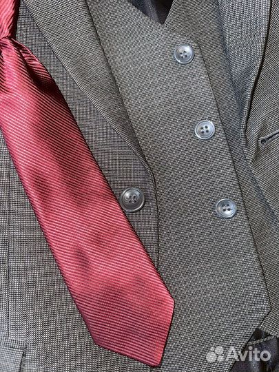 Школьный костюм тройка новый