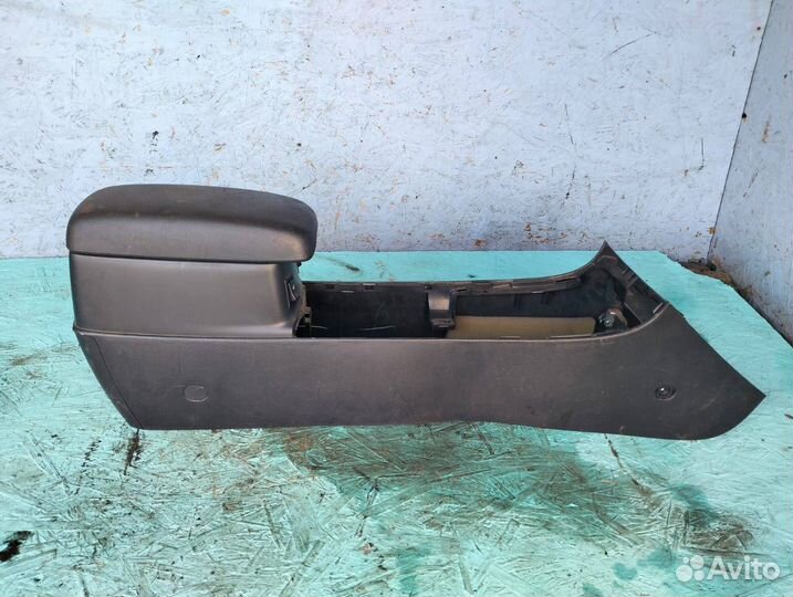 Подлокотник Mazda 6 GG