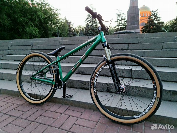 Gt la bomba dirt jump 2024 bike 2020