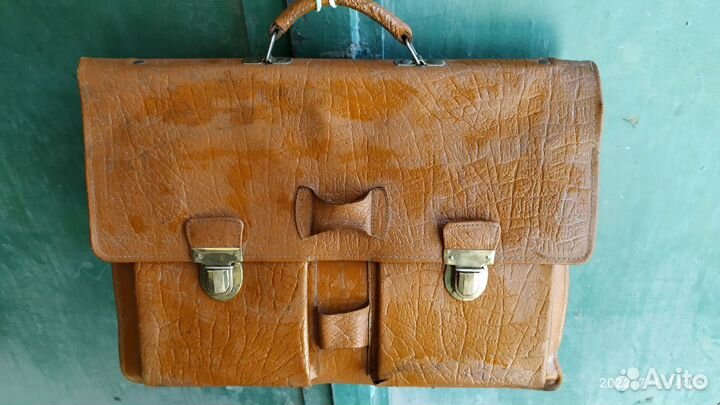 Старинный кожаный портфель