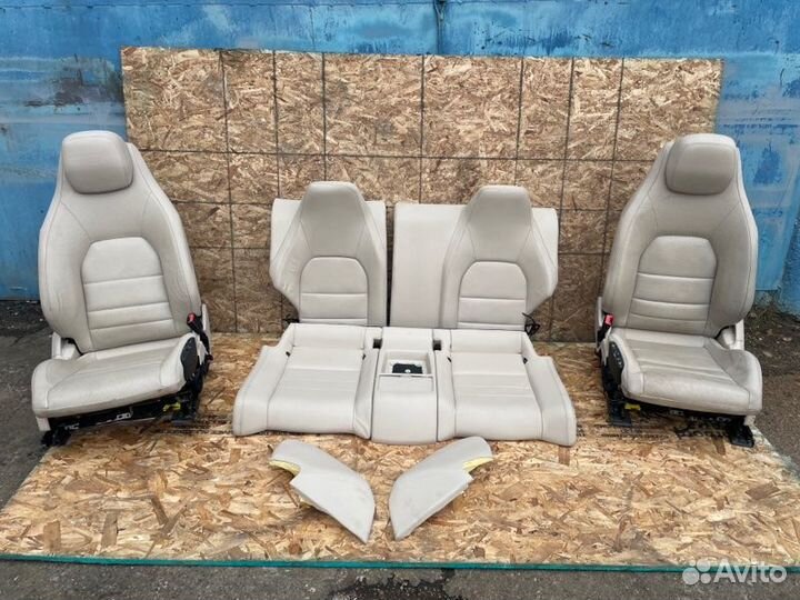 Кожаный салон Mercedes-Benz E C207 3.0 2015