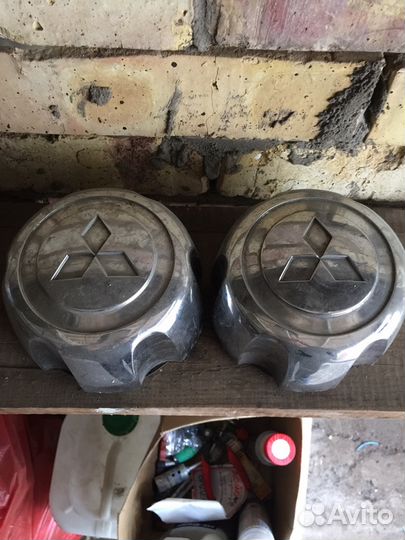 Колпачки ступицы L200