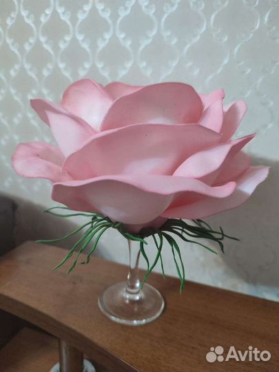 Вечная роза в колбе