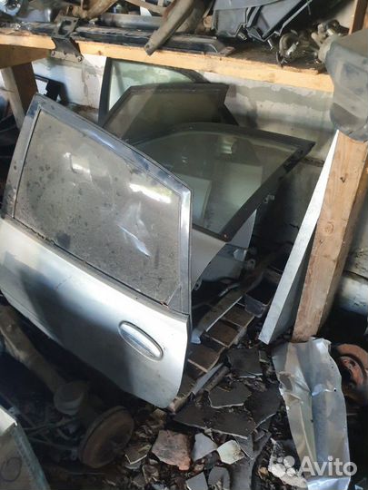 Дверь на дайхатцу сирион