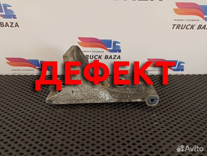 Кронштейн бампера левый