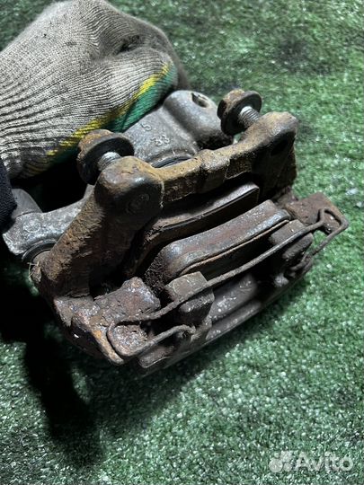 Суппорт задний левый Renault Laguna 2