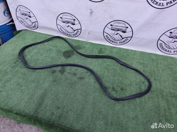 Уплотнительная резинка двери багажника Honda Cr-V