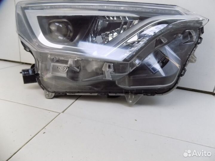 Фара правая Toyota RAV4