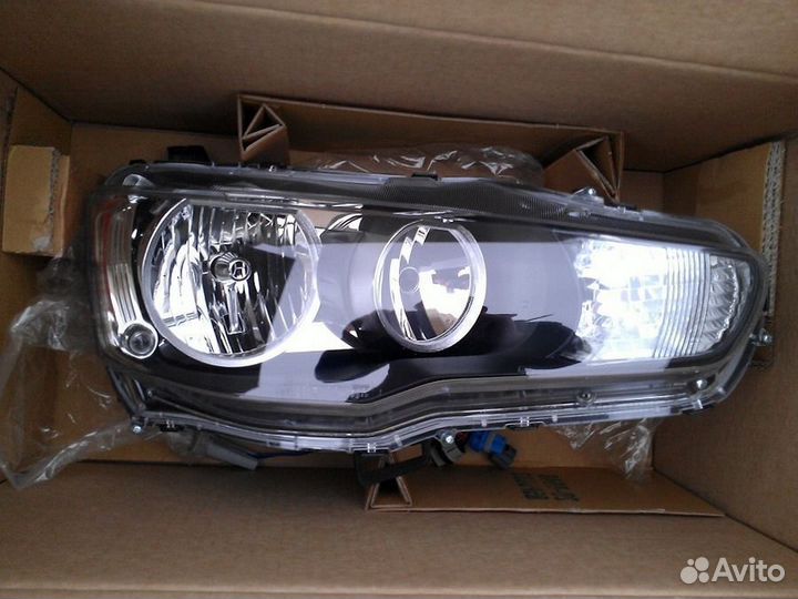 Фара правая Митсубиси Лансер X 10