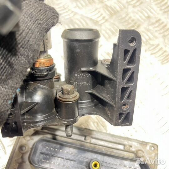 Фланец системы охлаждения Ford Focus 2 1.6 2011