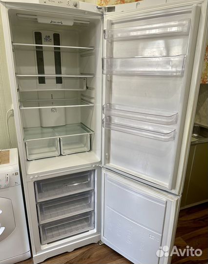 Холодильник ariston