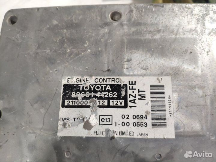 Блок управления двс эбу Toyota Avensis Verso