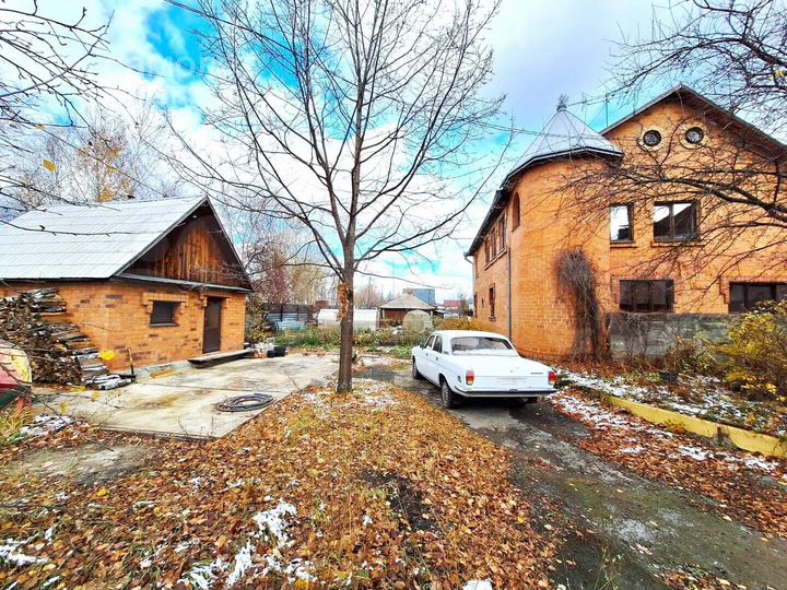 Коттедж 211 м² на участке 11 сот.