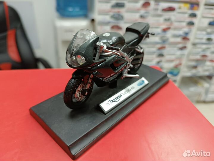 Triumph Daytona 955I 1:18 Welly