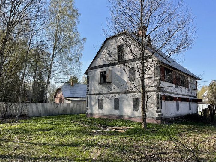 Дом 240 м² на участке 8,1 сот.