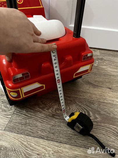 Машинка-каталка новая