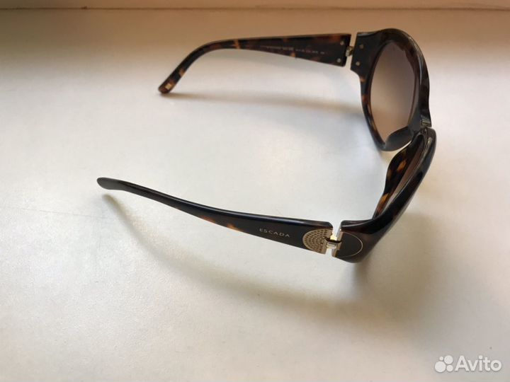 Очки солнечные Escada